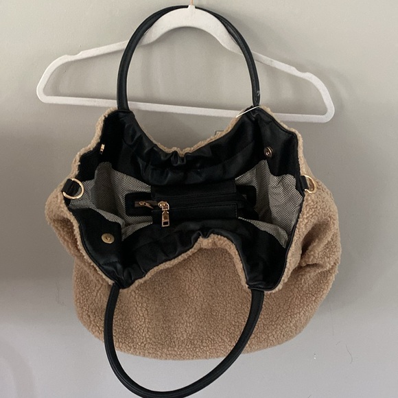 sherpa teddy slouchy bag - Picture 3 of 7